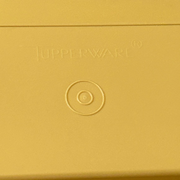 4 PC VINTAGE TUPPERWARE GOLD DEVILED EGG KEEPER CARRIER SERVER TRAY ~ LOOKS NEW - Picture 8 of 12